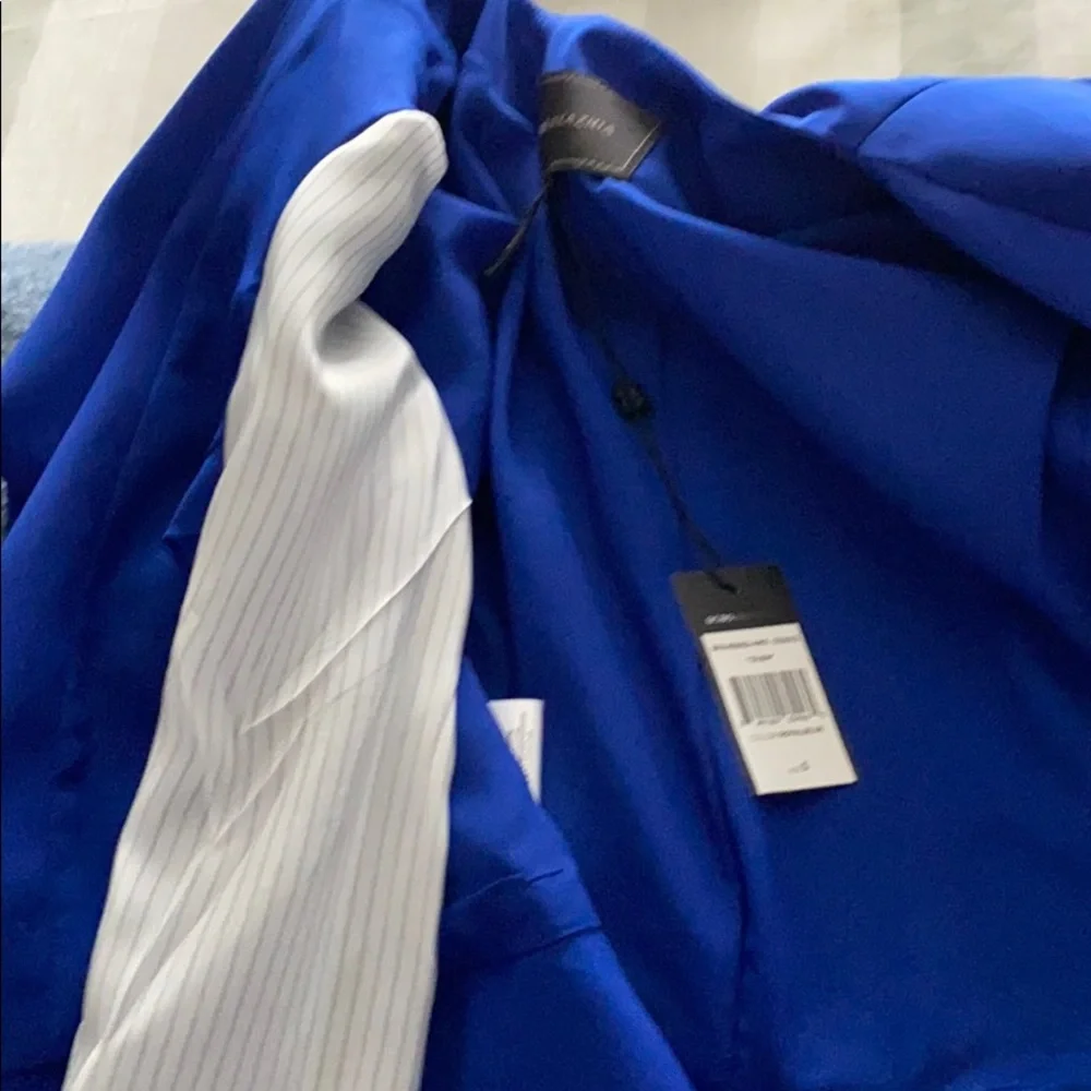 BCBGmaxzaria Blue crop blazer